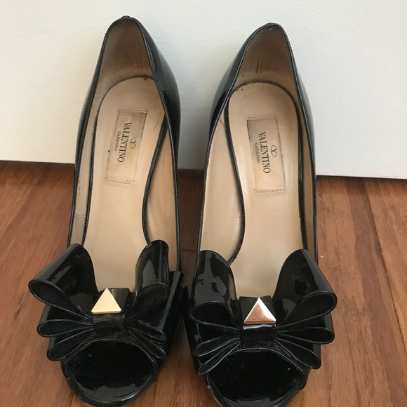 valentino heels with bow